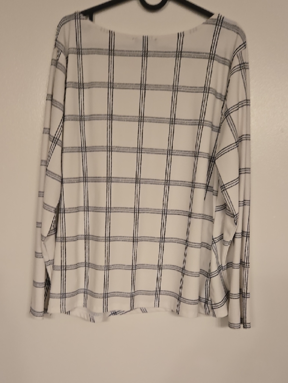 AUW White and Black Windowpane Knot-Front Long Sleeve Top - Picture 5 of 5